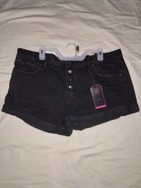No Boundaries Black Denim Cuffed Button-Front Shorts